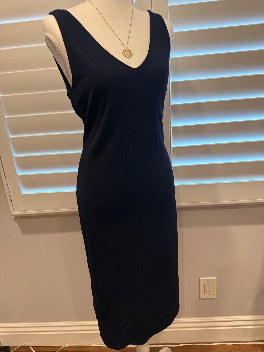 Classic Navy V-Neck Sleeveless Dress